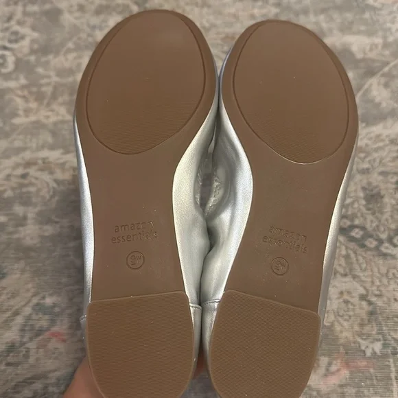 Amazon Essentials Belice Metallic Silver Ballet Flat - Picture 6 of 7